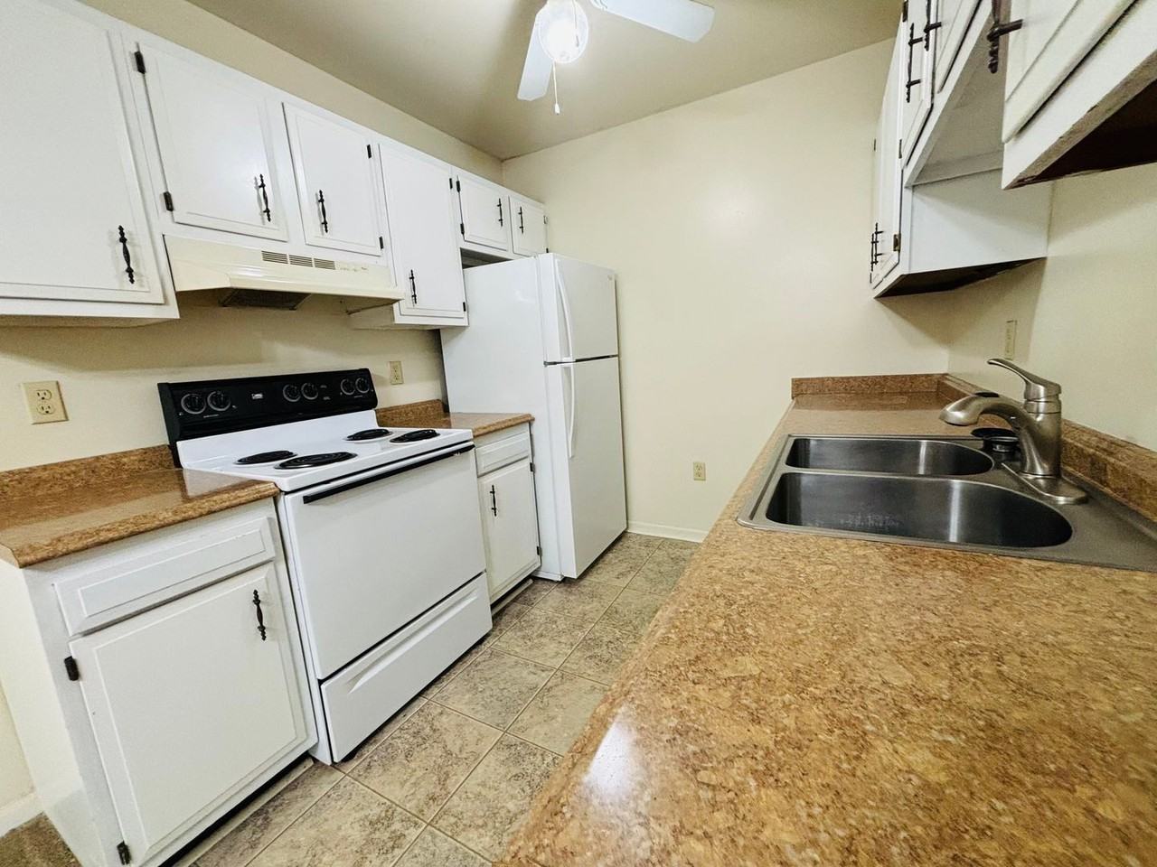 1741 Donlee Dr - Photo 4 of 17