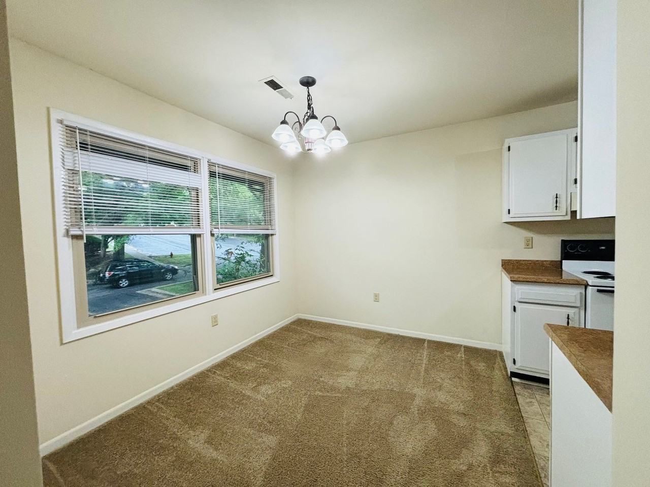 1741 Donlee Dr - Photo 5 of 17