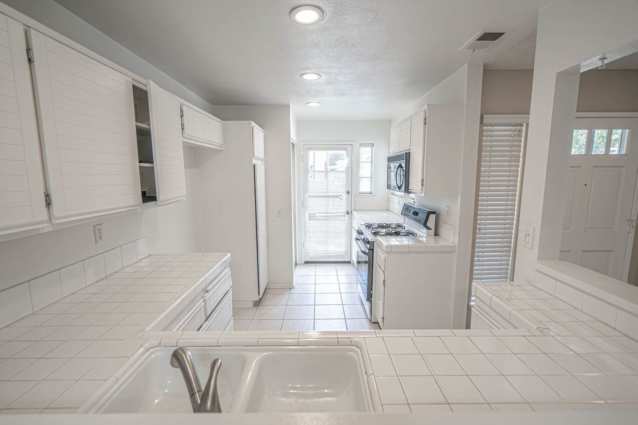 25867 Mcbean Pkwy #88 - Photo 6 of 18