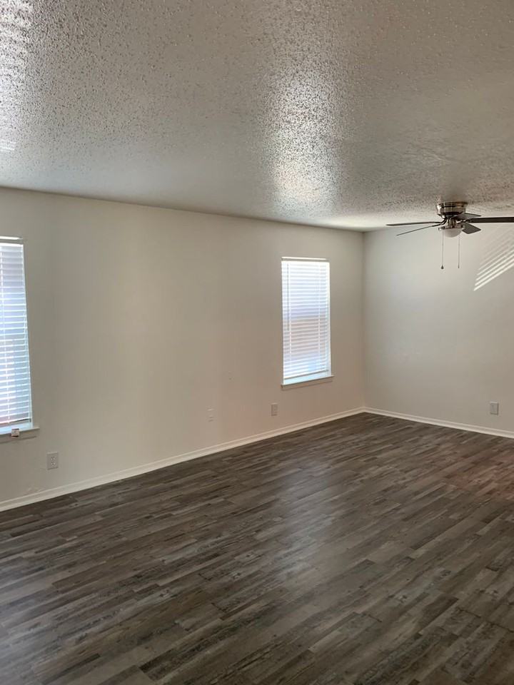 Shady Valley Square - Photo 4 of 20