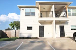 featured image of 307 N Henry St