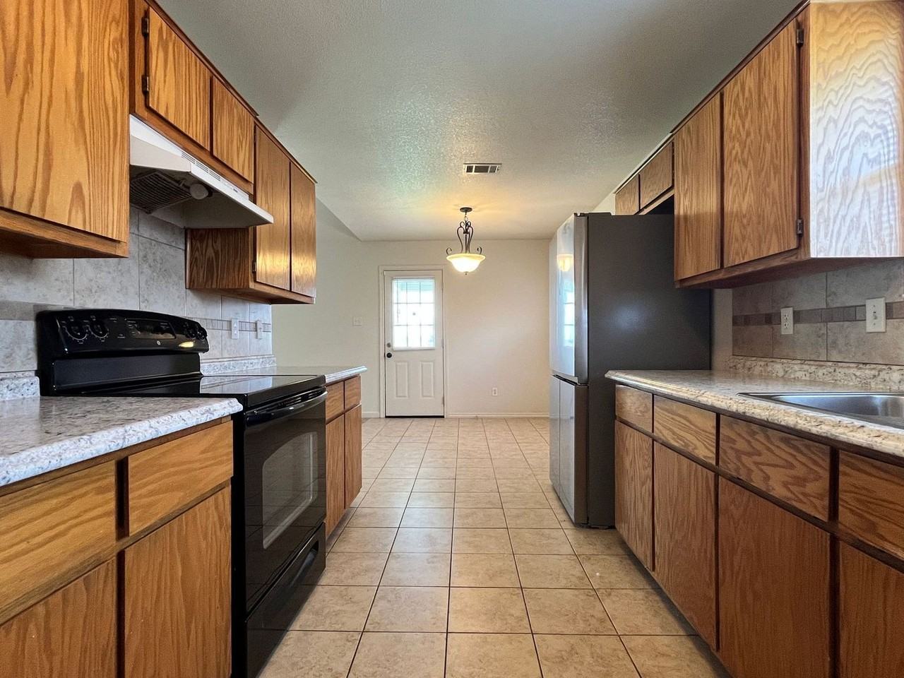 2605 Wesley Drive - Photo 5 of 29