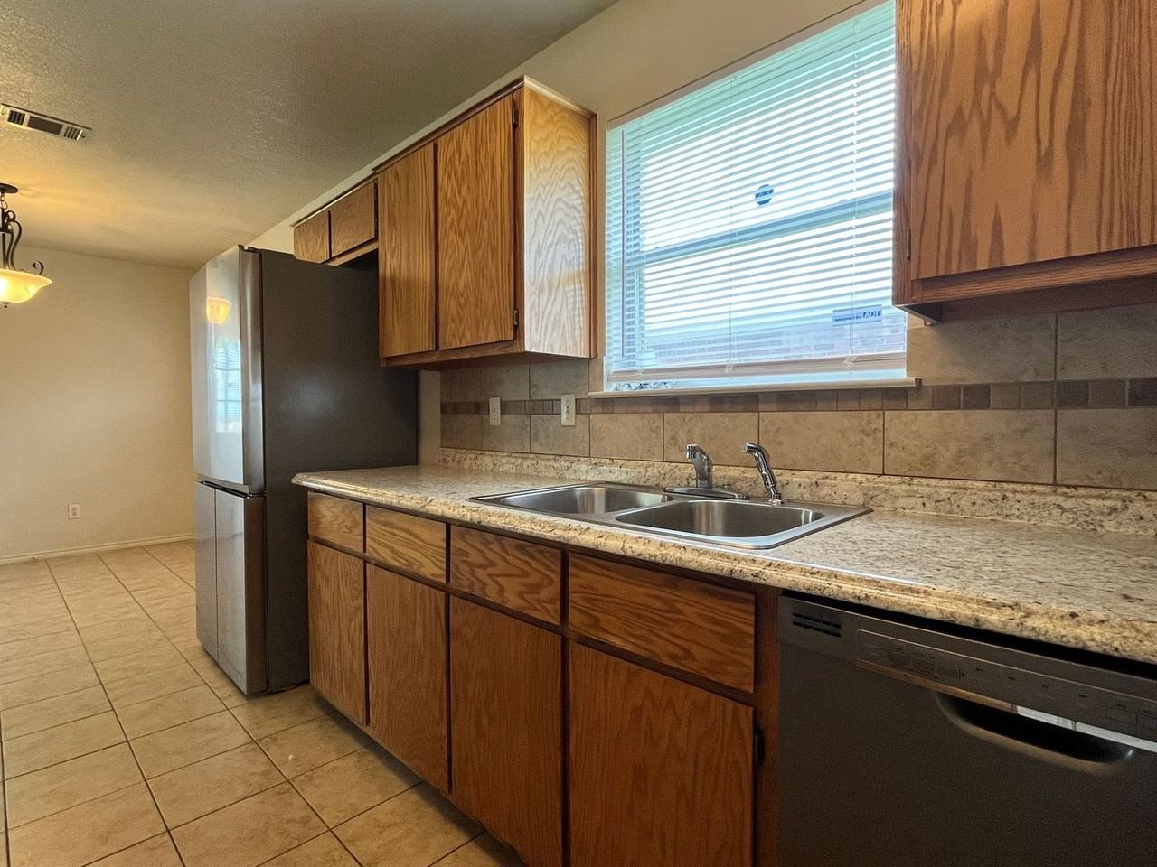 2605 Wesley Drive - Photo 6 of 29