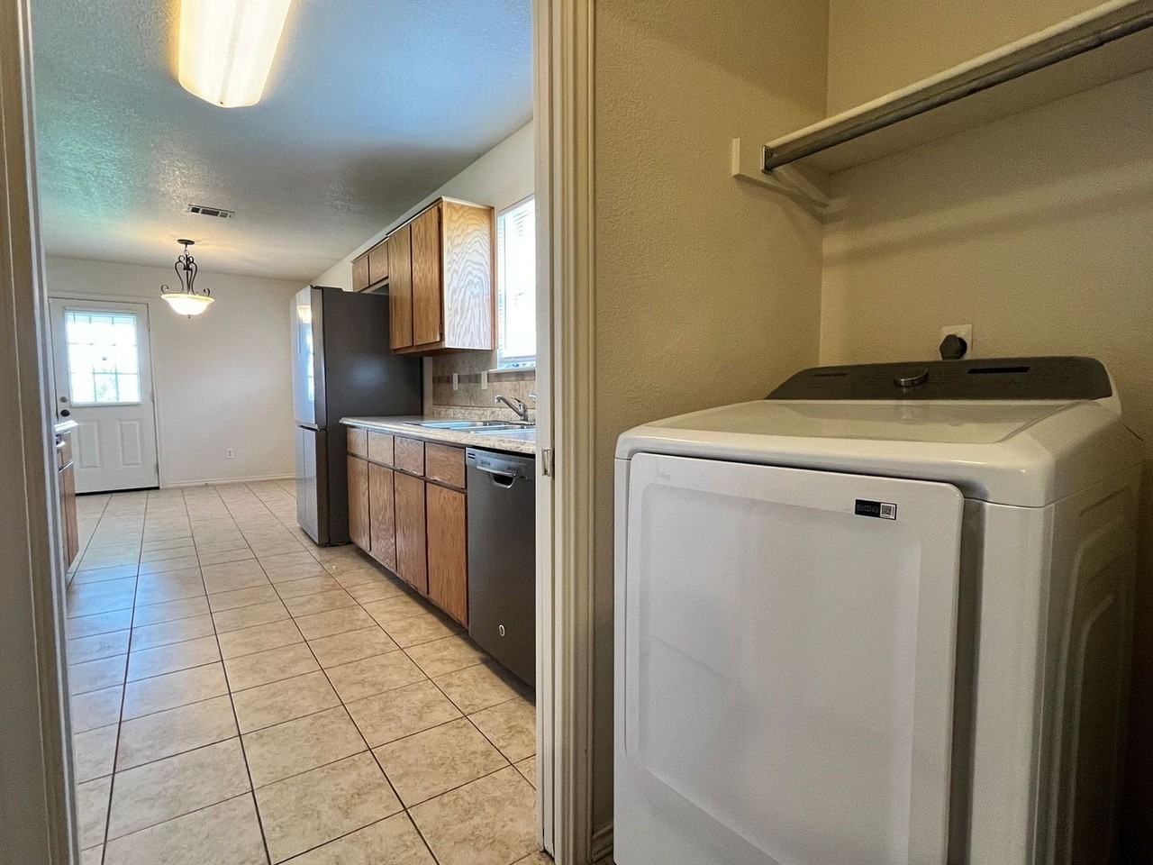 2605 Wesley Dr - Photo 7 of 29