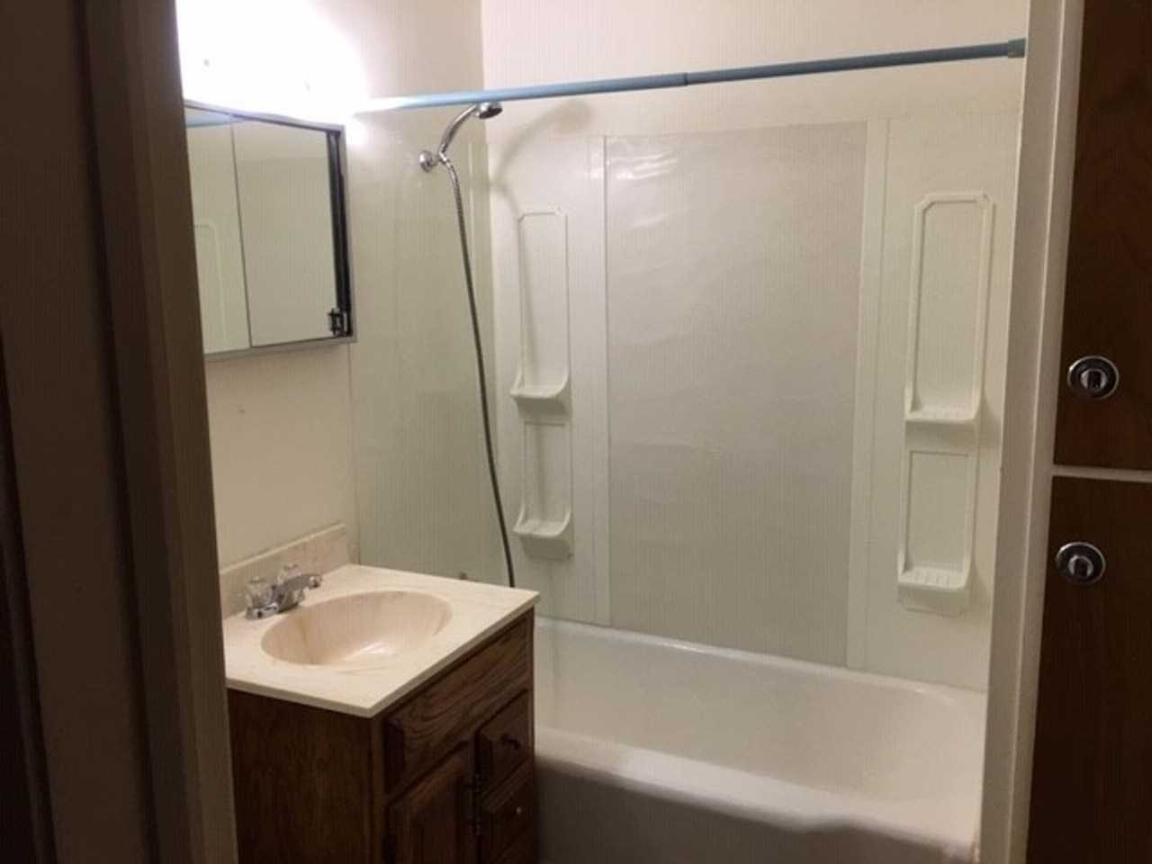 312 Lawler - Photo 5 of 27