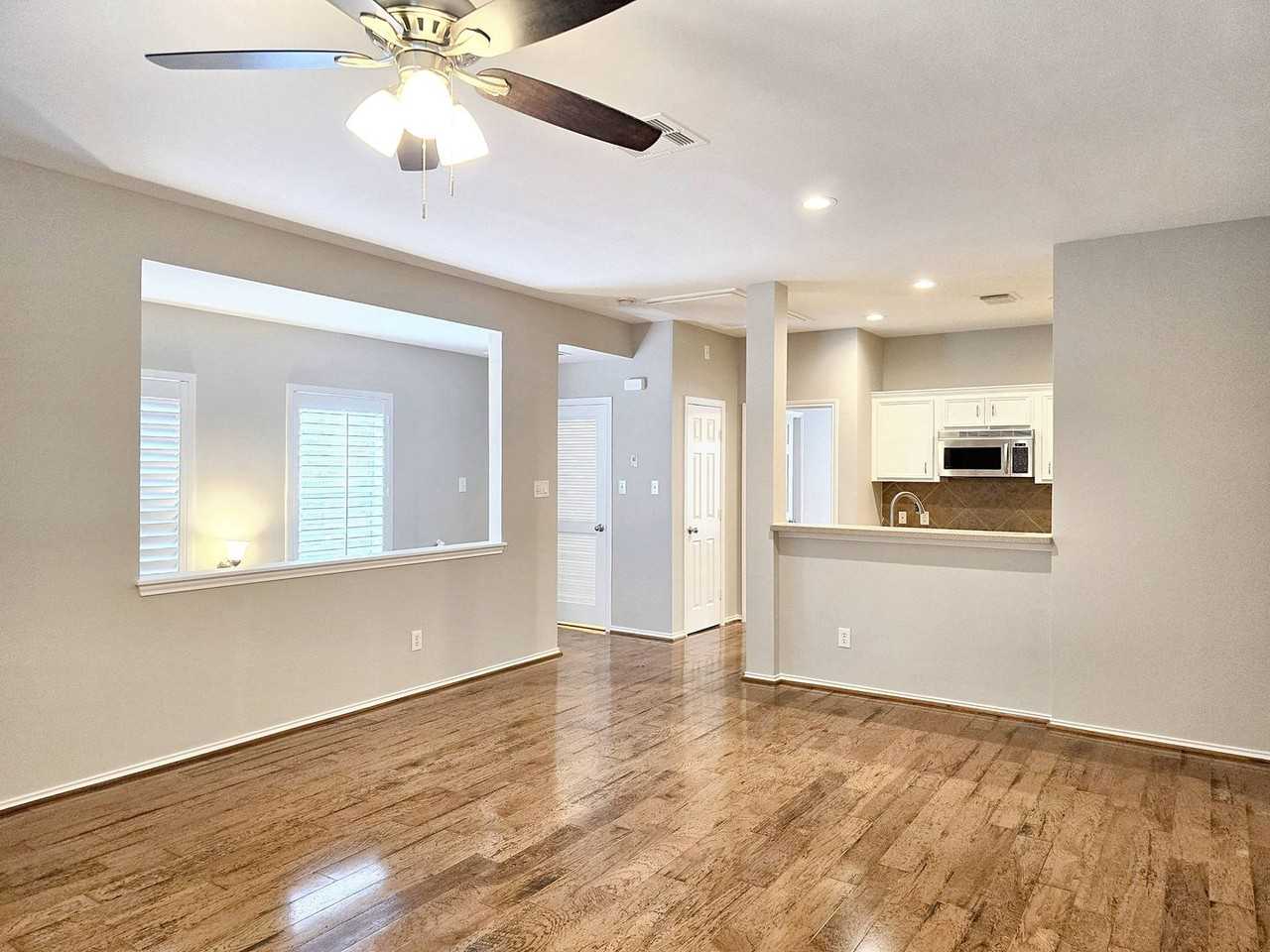 2211 Runnels Street - Photo 4 of 21