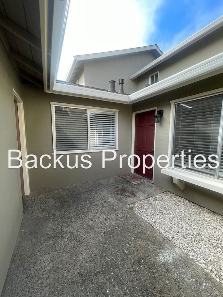 19120 Creekside Pl - Photo 3 of 20