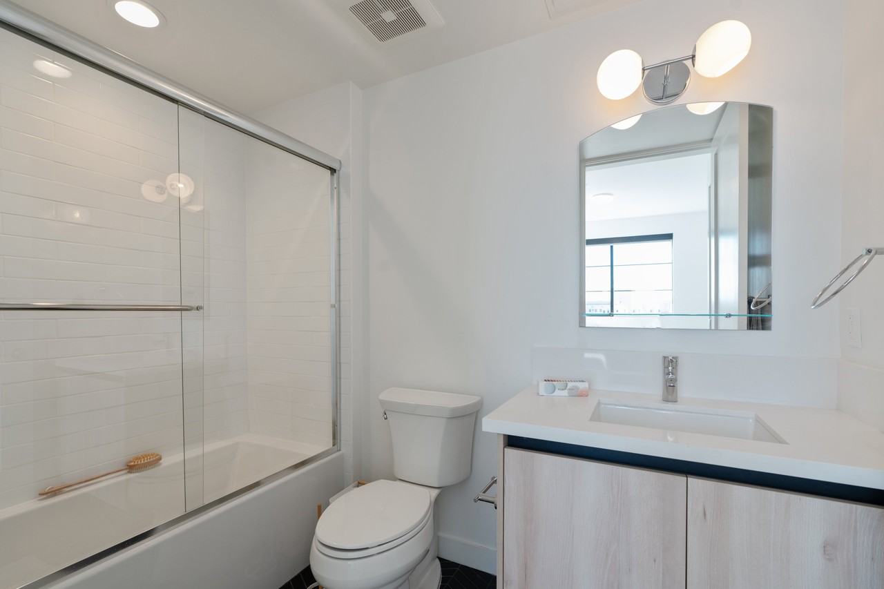 426 North Alexandria Ave - Photo 5 of 10