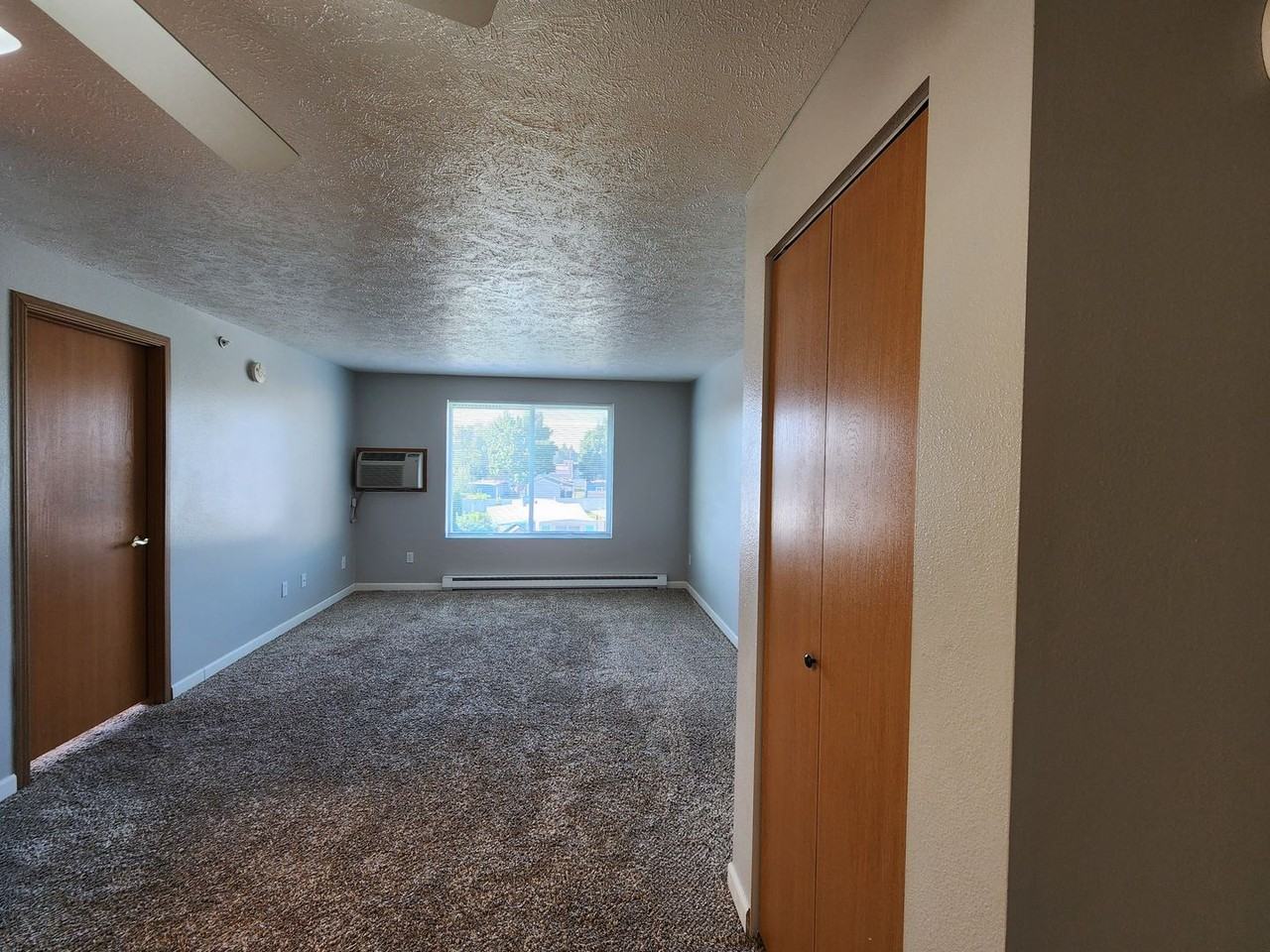 Houston House Apartments - Photo 3 of 42