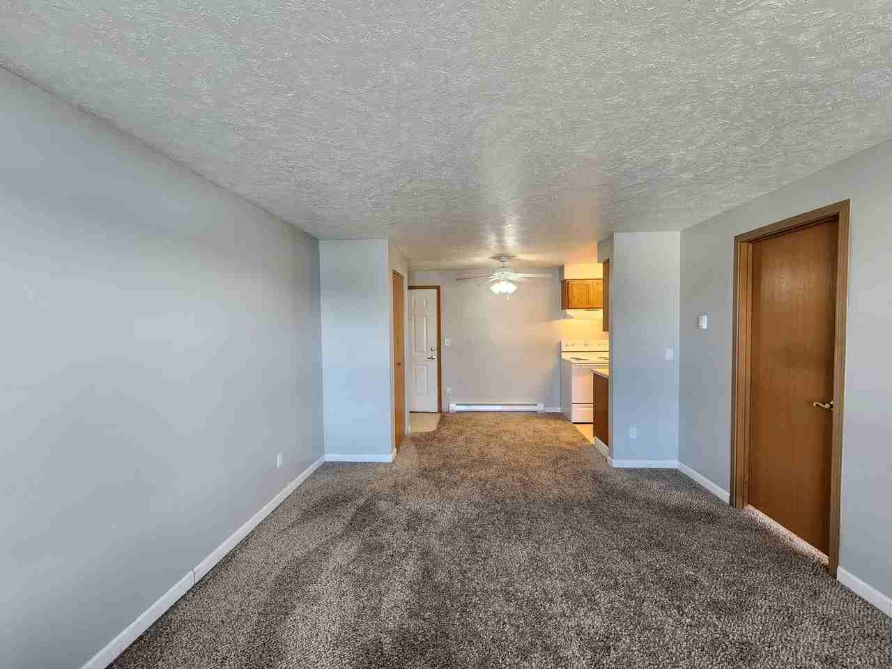 Houston House Apartments - Photo 4 of 42