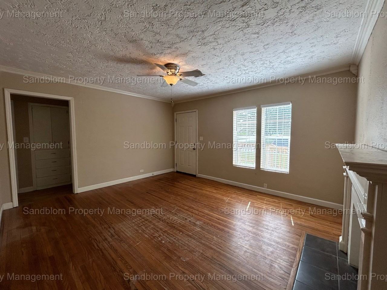 1347 S Erie Ave - Photo 3 of 12