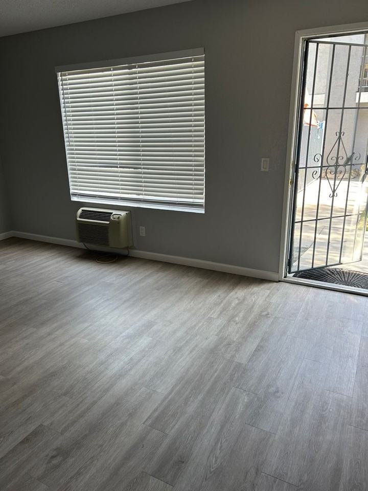 PEACH COURT - Photo 2 of 14