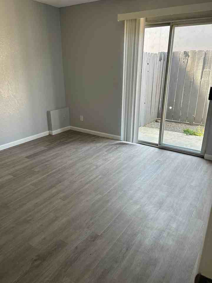PEACH COURT - Photo 3 of 14