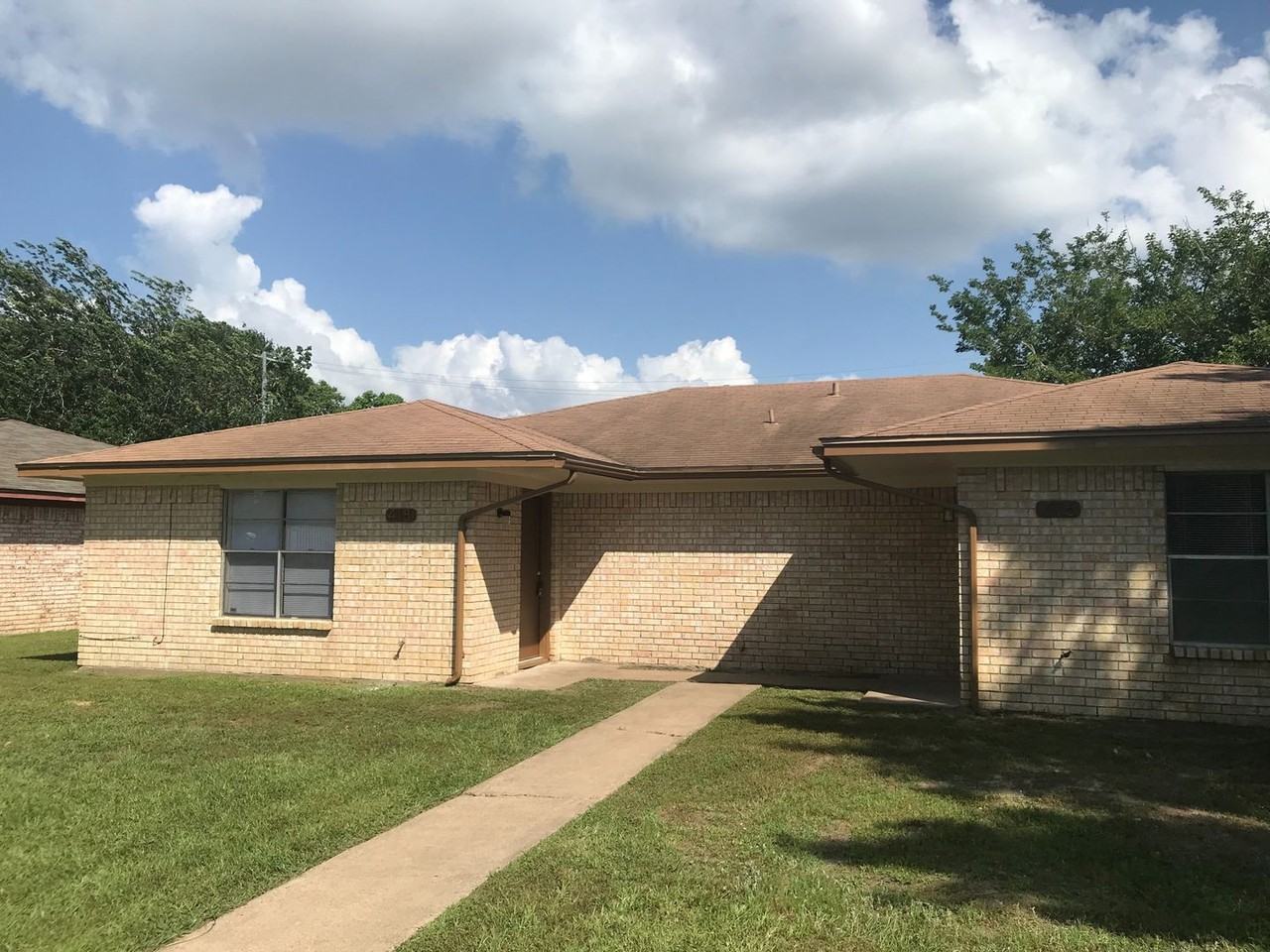 416 University Oaks Blvd - Photo 6 of 14