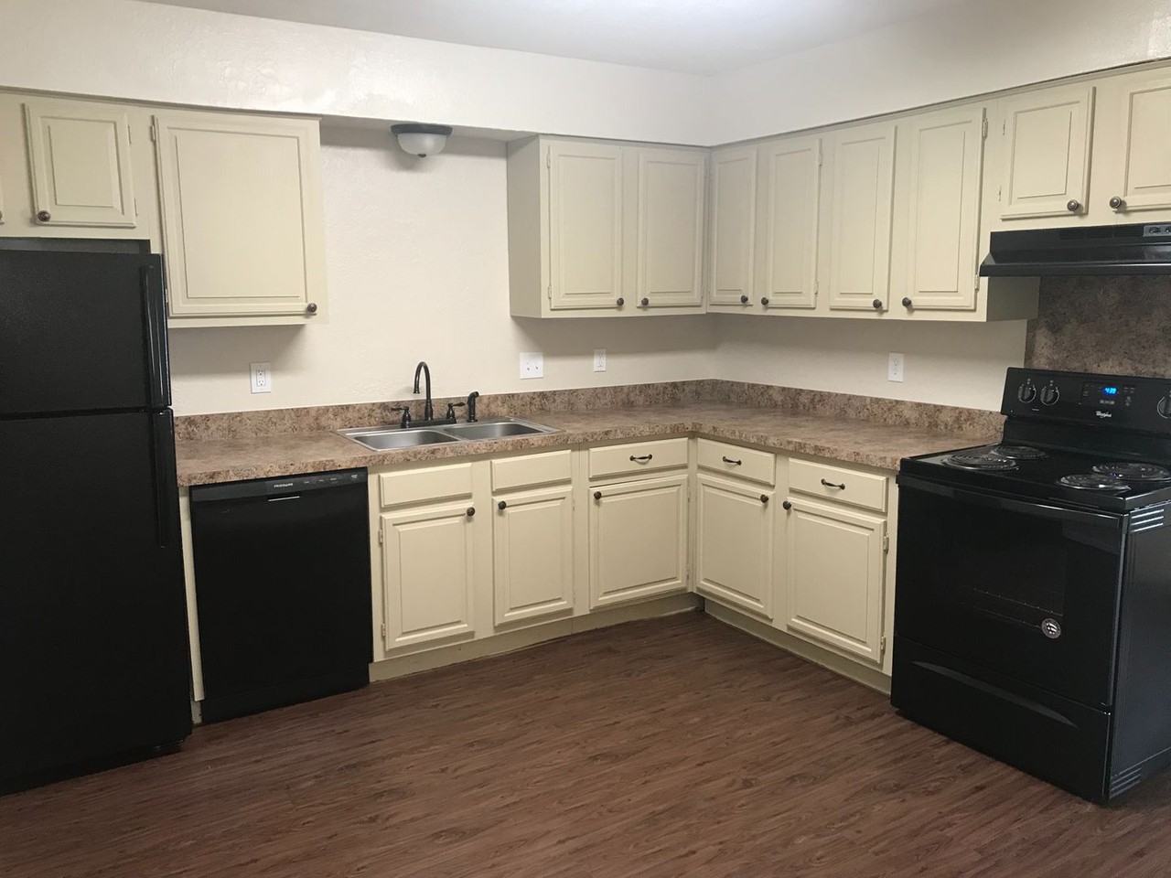 416 University Oaks Blvd - Photo 4 of 14