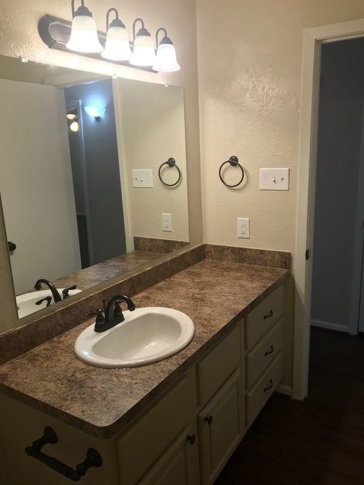 416 University Oaks Blvd - Photo 2 of 14