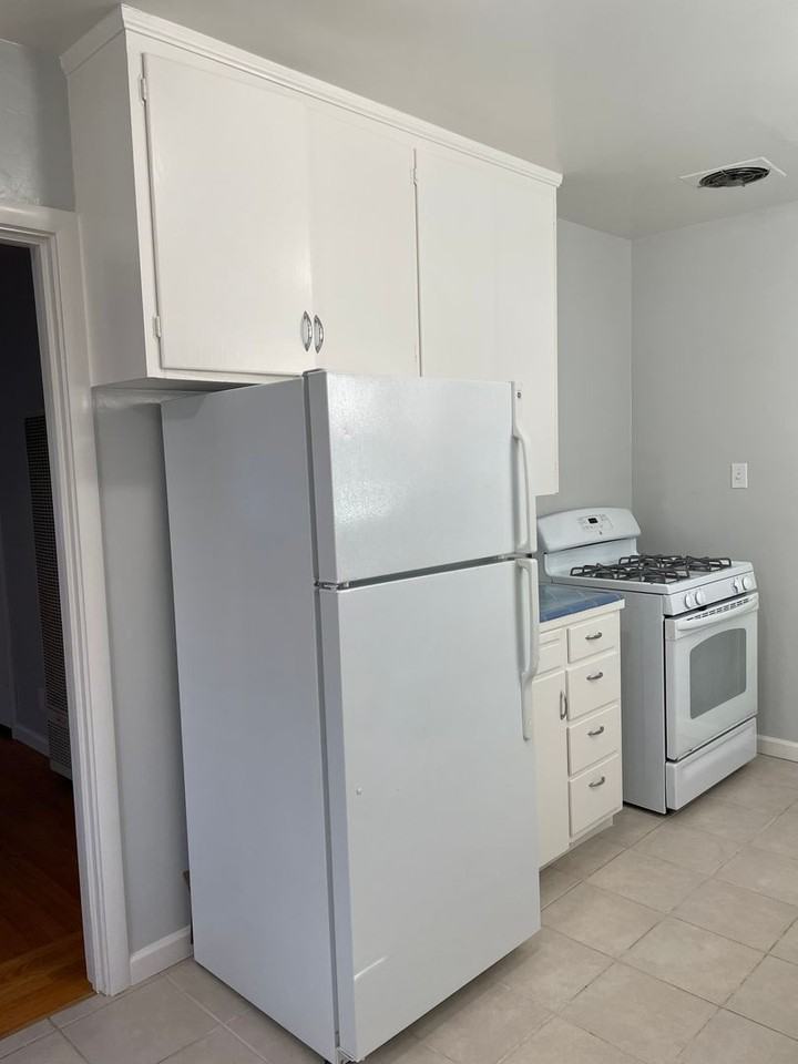 305 40th St - Photo 3 of 17