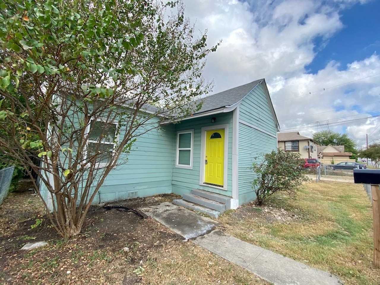 2219 S New Braunfels Ave - Photo 2 of 16