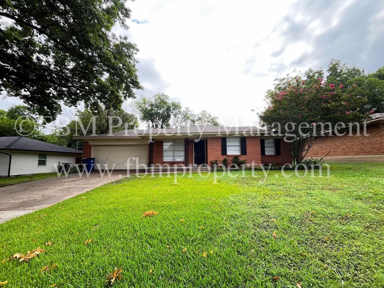 1408 Nichols St - Photo 2 of 17