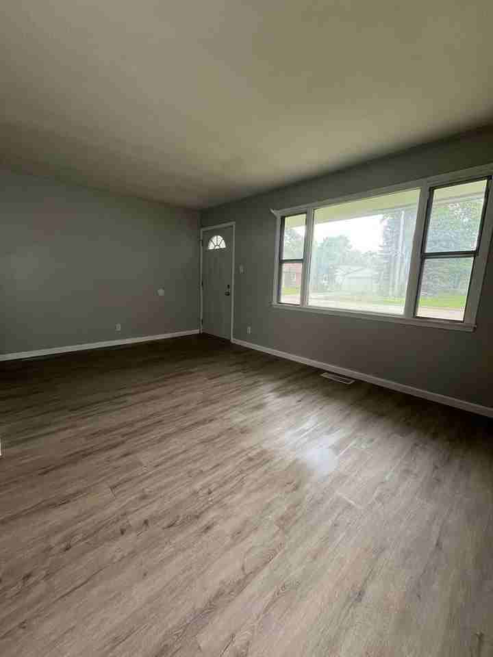 1139 Littlefield Rd - Photo 2 of 8