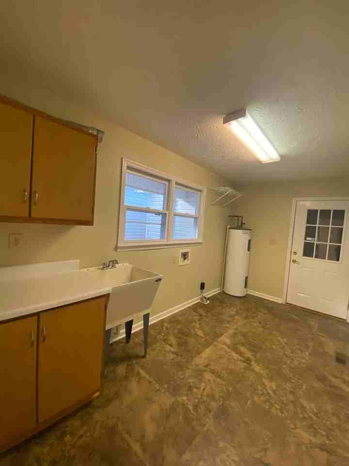 215 Francis St W - Photo 3 of 11