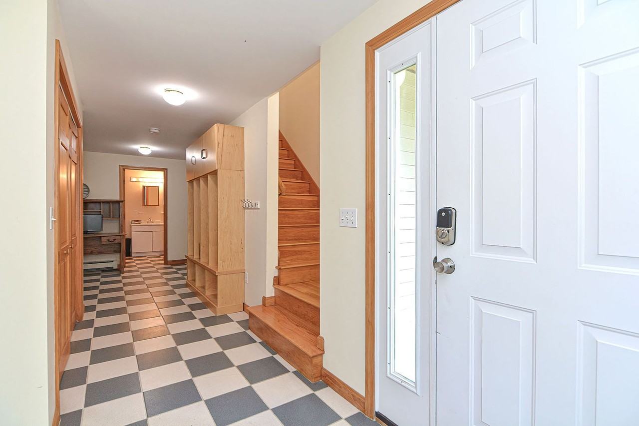 206 Atlantic St - Photo 3 of 40