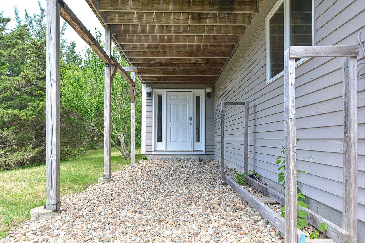 206 Atlantic St - Photo 2 of 40