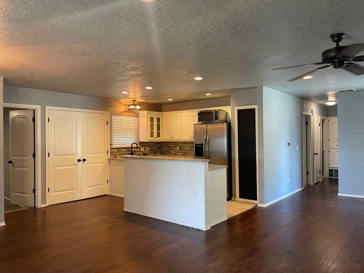 601 Richmond Dr - Photo 3 of 17