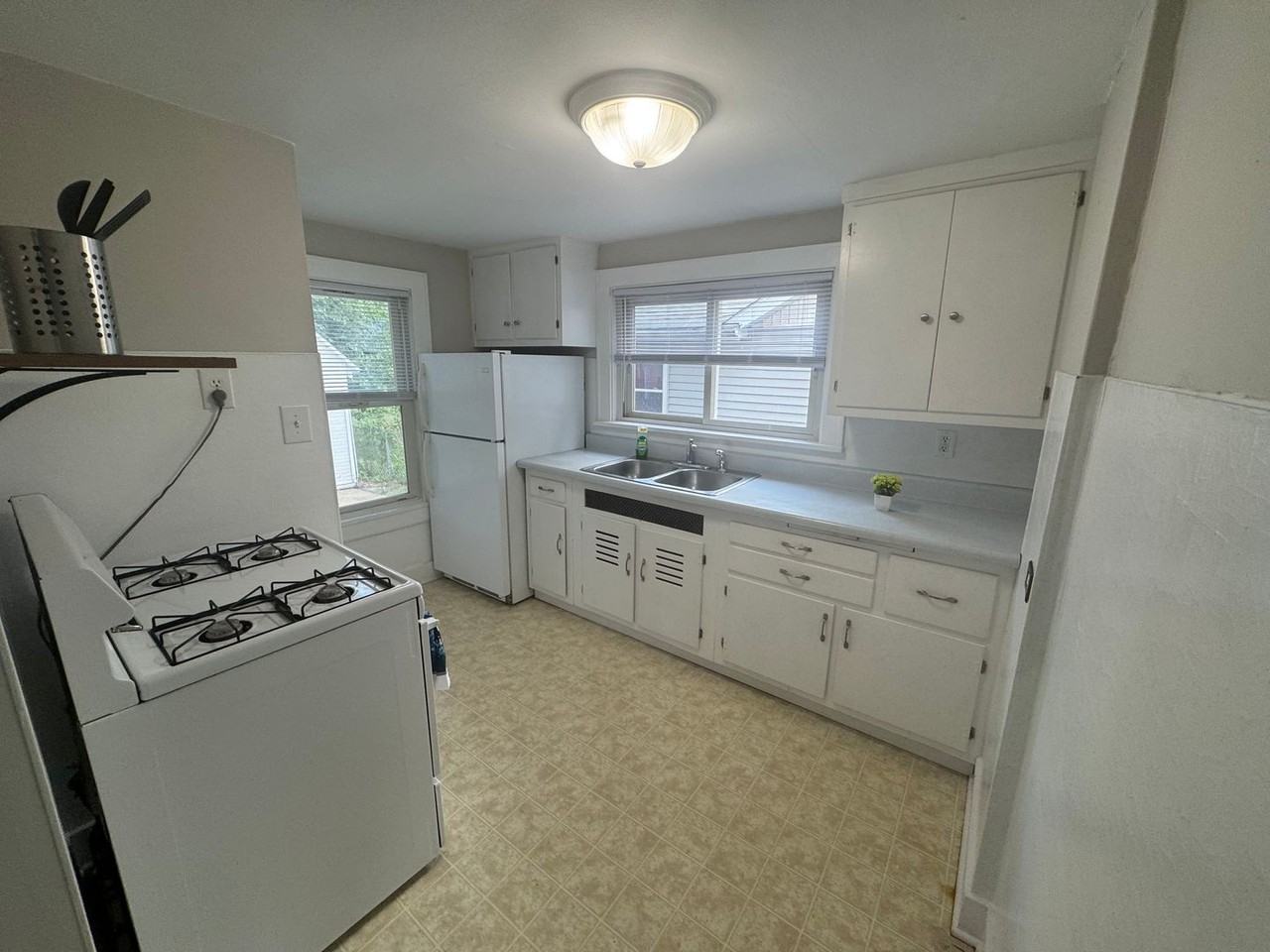 2125 E Grandview Ave - Photo 2 of 10