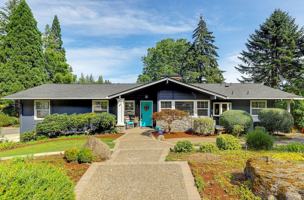 featured image of 2710 Sw Scenic Dr