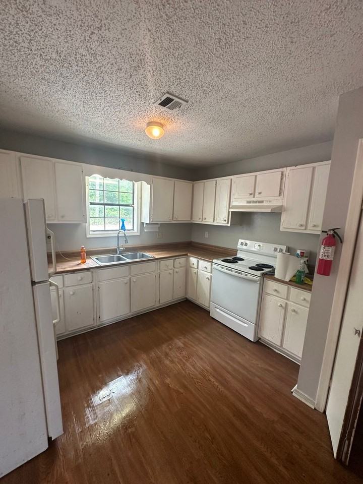 3200 Proper St #101 - Photo 4 of 7