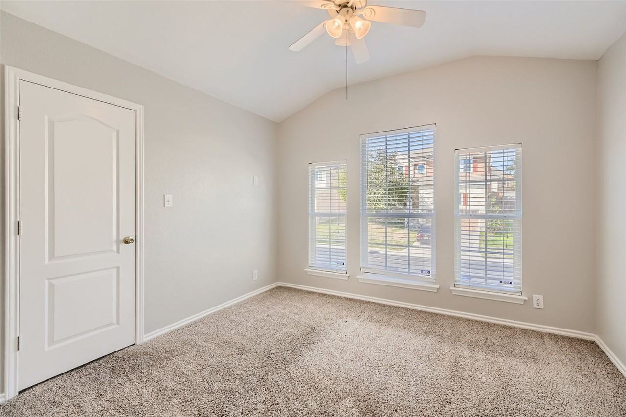 4926 Augusta Sq - Photo 7 of 13