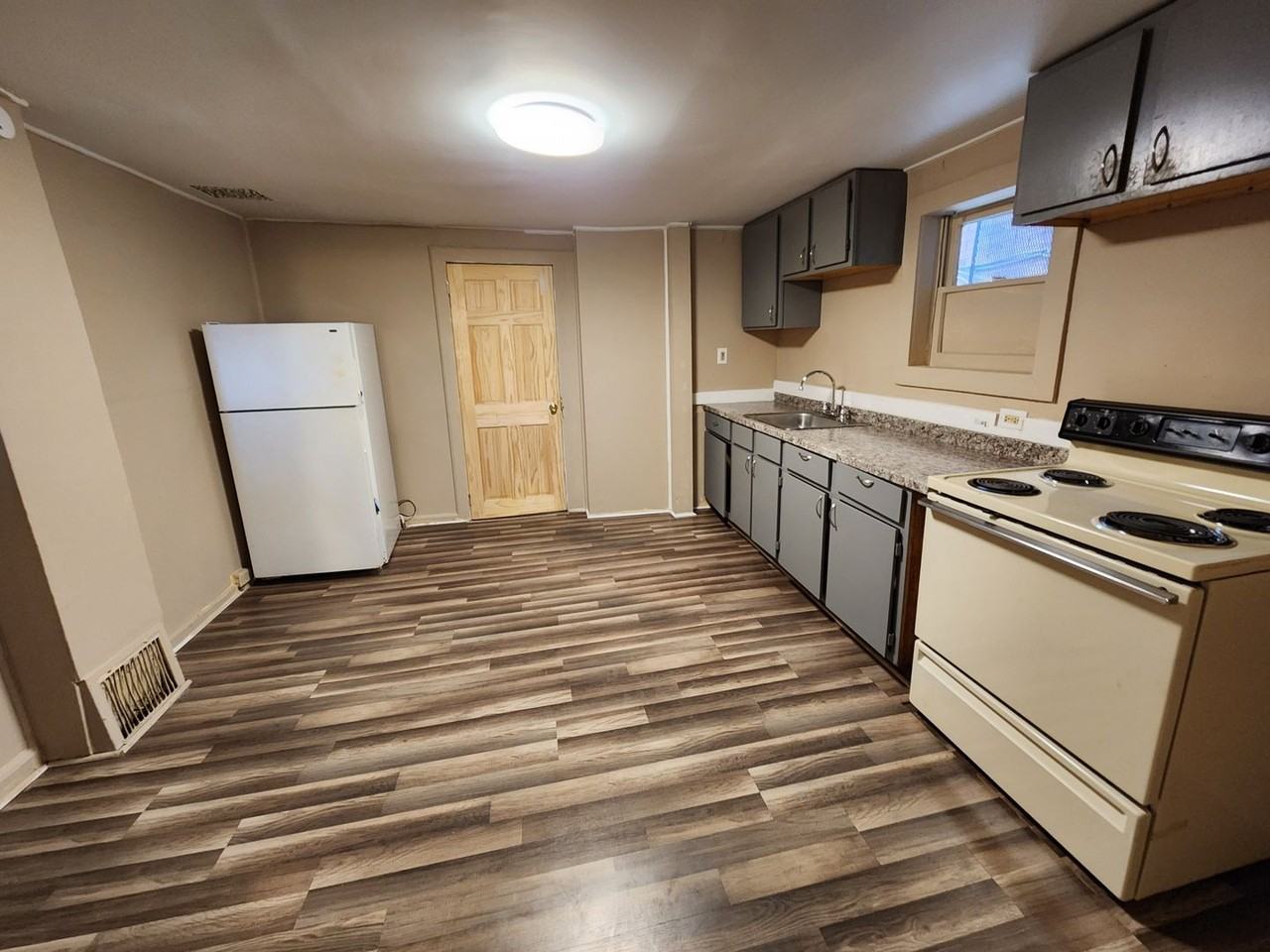 1517 Walnut St - Photo 4 of 22