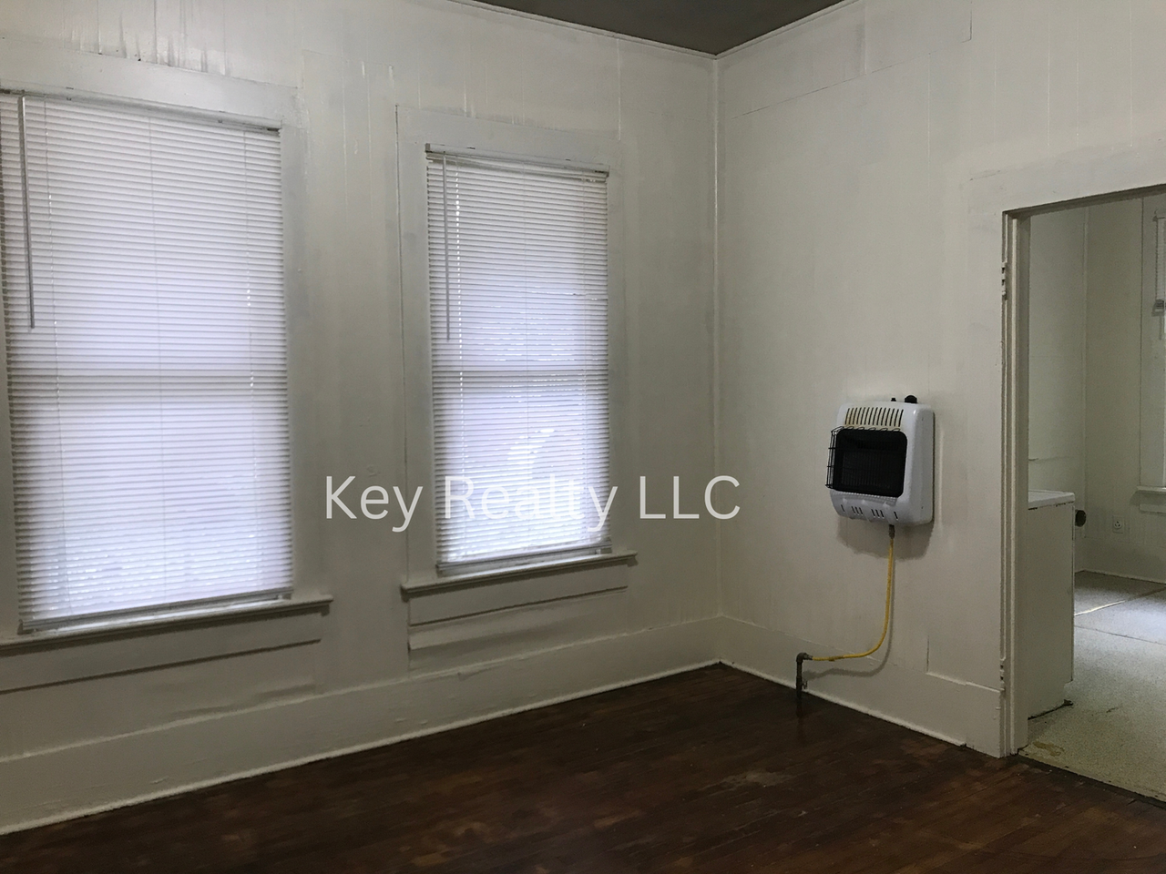 612 18th St Apt A - Photo 5 of 7