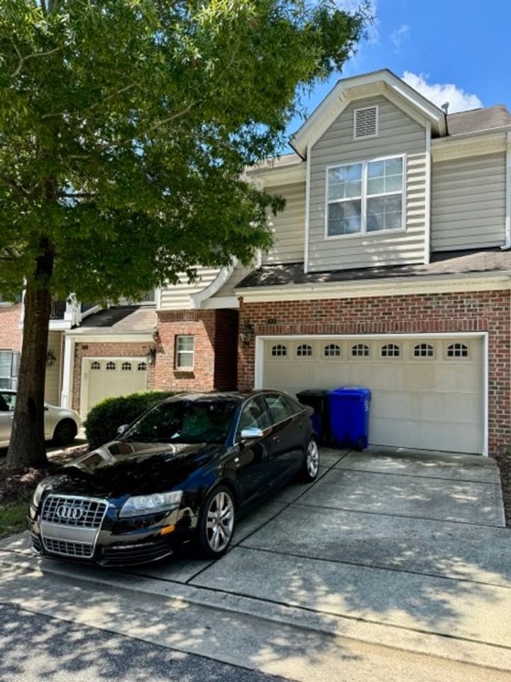 213 Chateau Pl - Photo 2 of 15