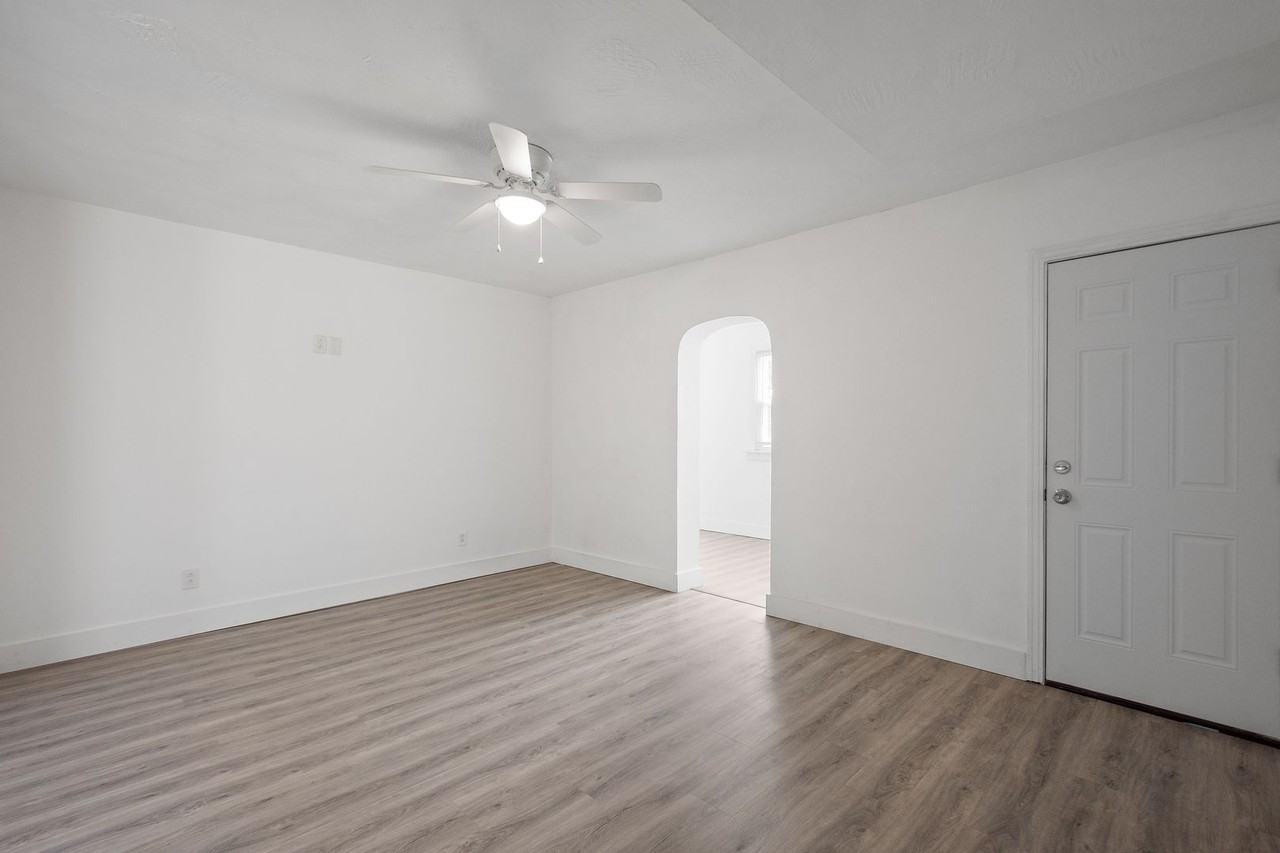 926 Ridge Ave - Photo 7 of 35