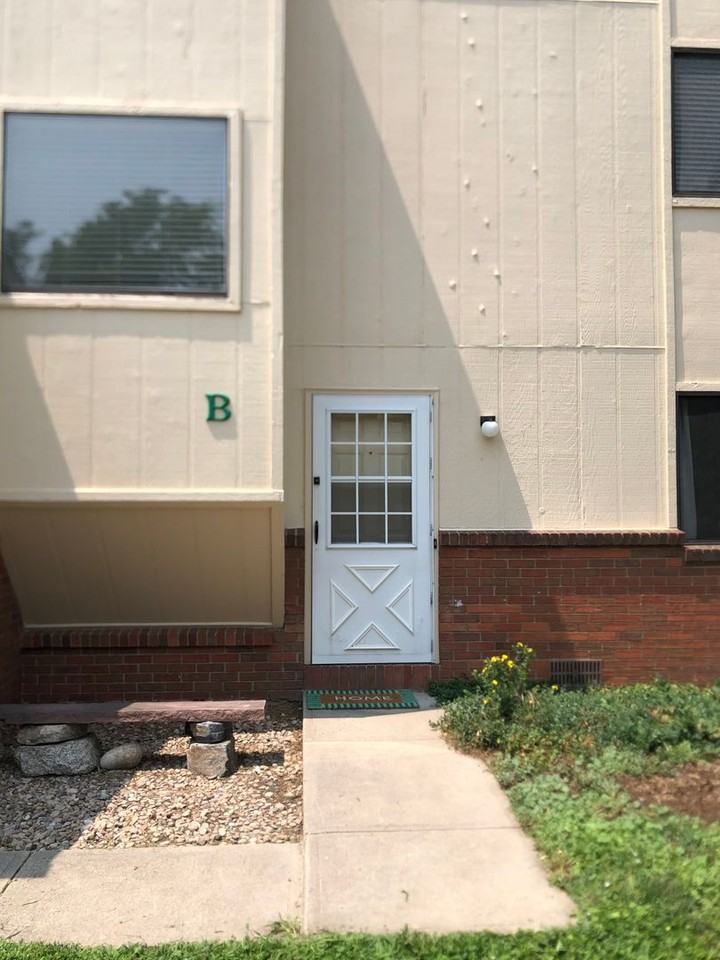 1065 Fairway Ct - Photo 2 of 25