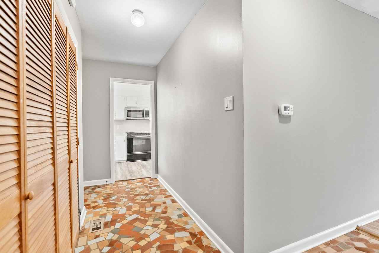 1013 N Coolidge St - Photo 3 of 32