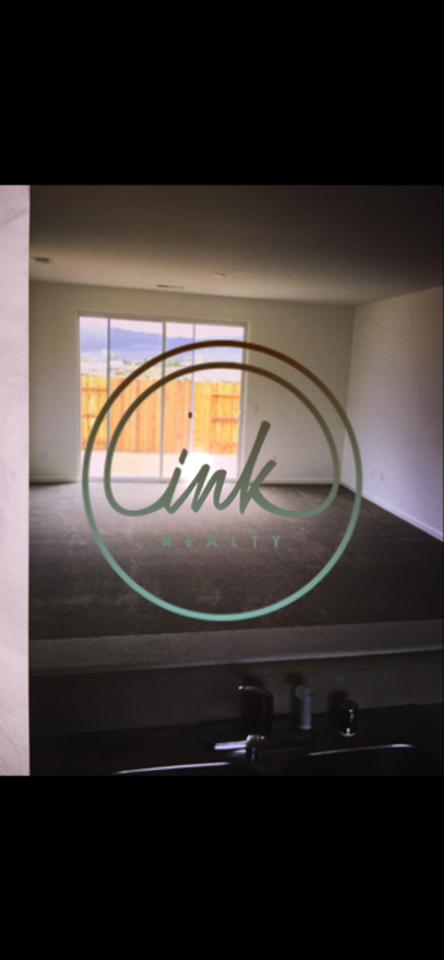 136 Catlin St - Photo 2 of 8