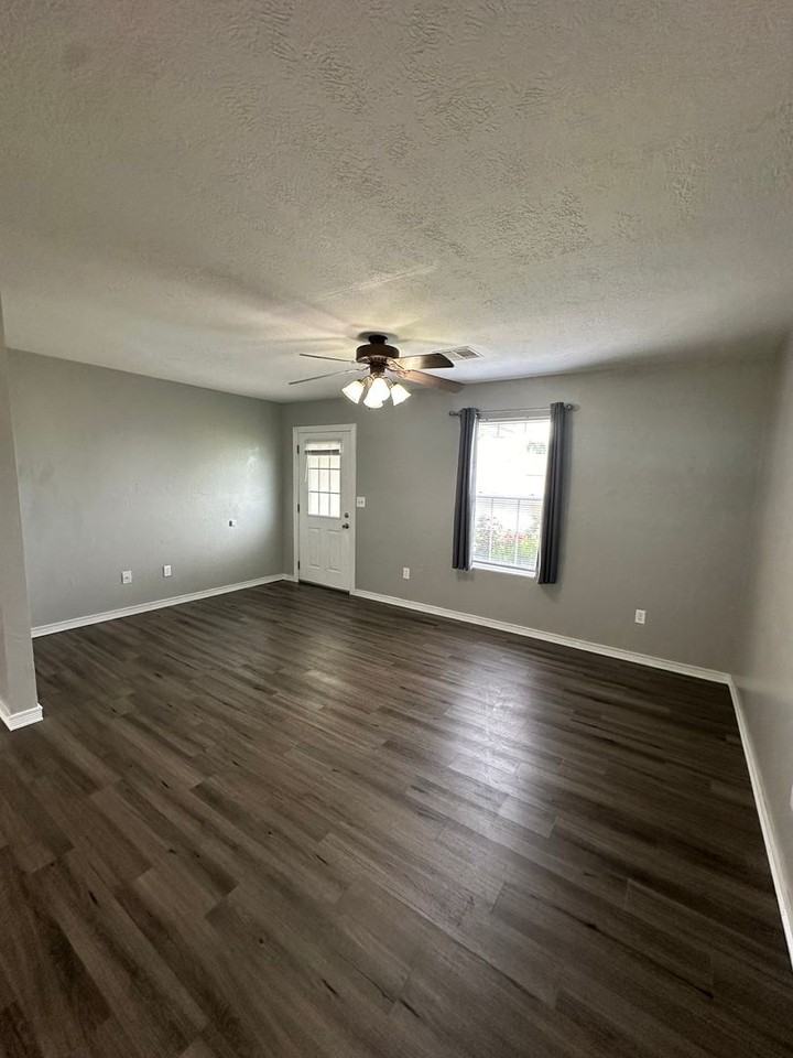 1800 Phillips Dr - Photo 3 of 13