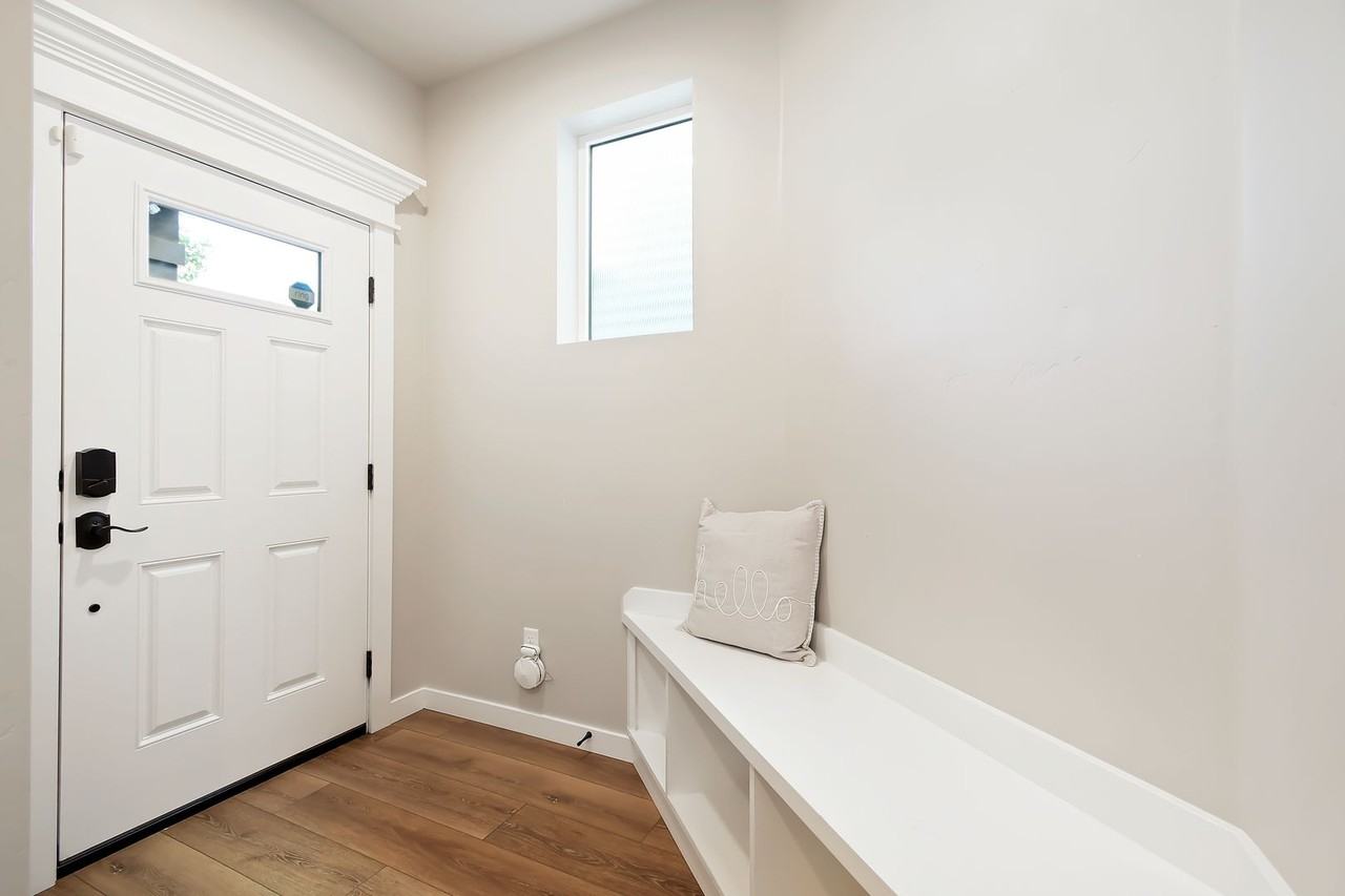 2700 E Clarene Dr - Photo 2 of 14