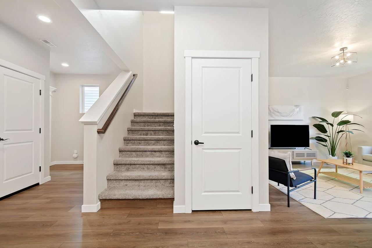 2700 E Clarene Dr - Photo 3 of 14