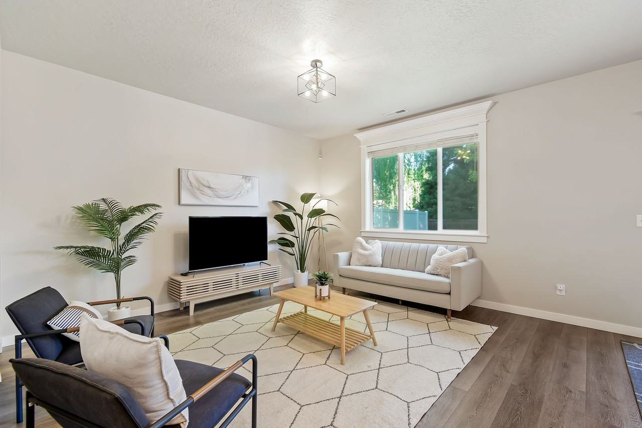 2700 E Clarene Dr - Photo 4 of 14