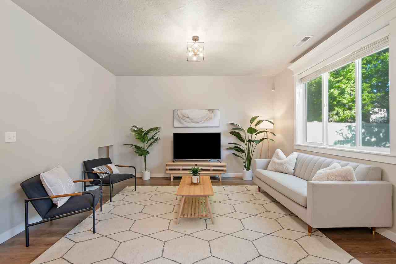 2700 E Clarene Dr - Photo 5 of 14
