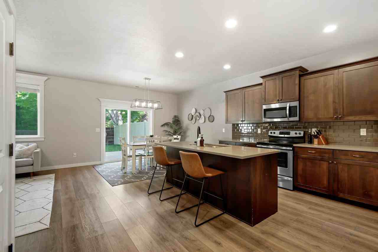 2700 E Clarene Dr - Photo 7 of 14