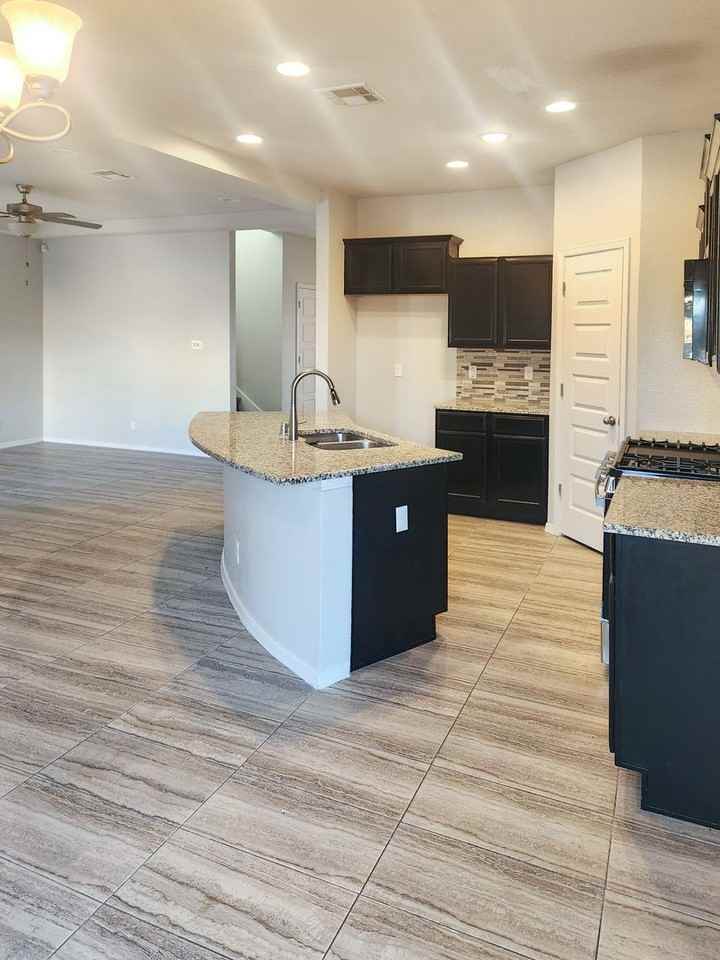 107 Rio Alamo Way - Photo 2 of 13