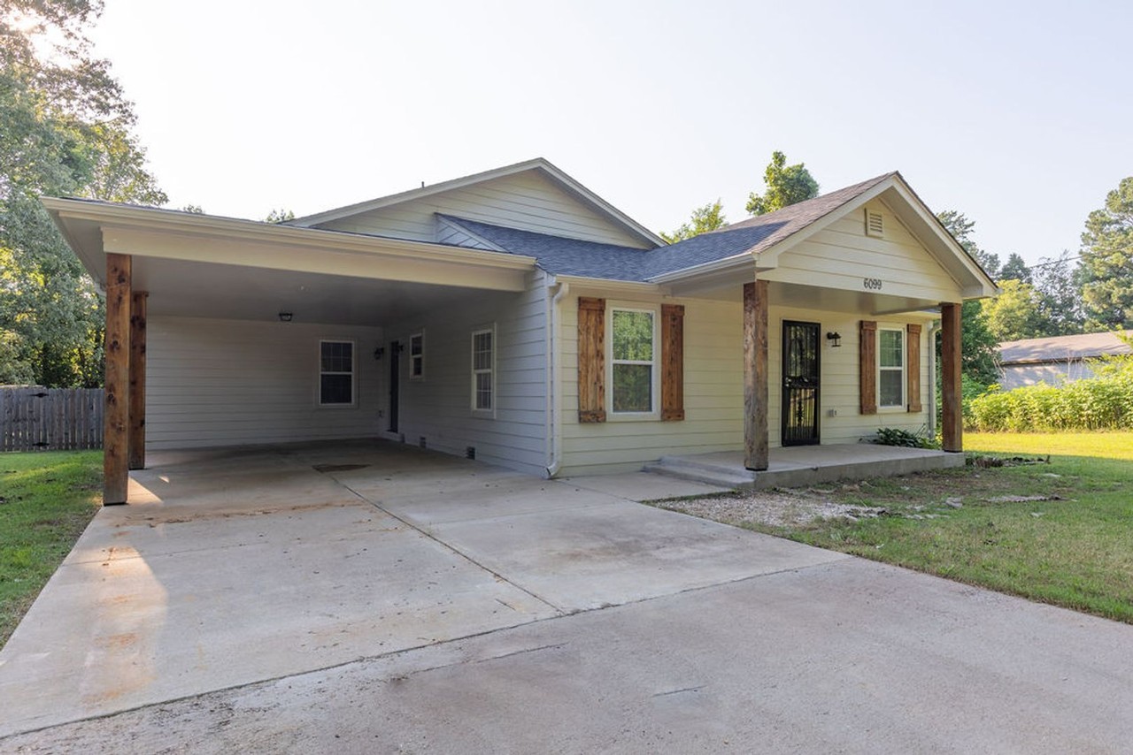 6099 Hamlet Rd - Photo 2 of 22