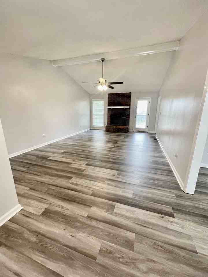 100 Hazelwood Dr - Photo 2 of 22