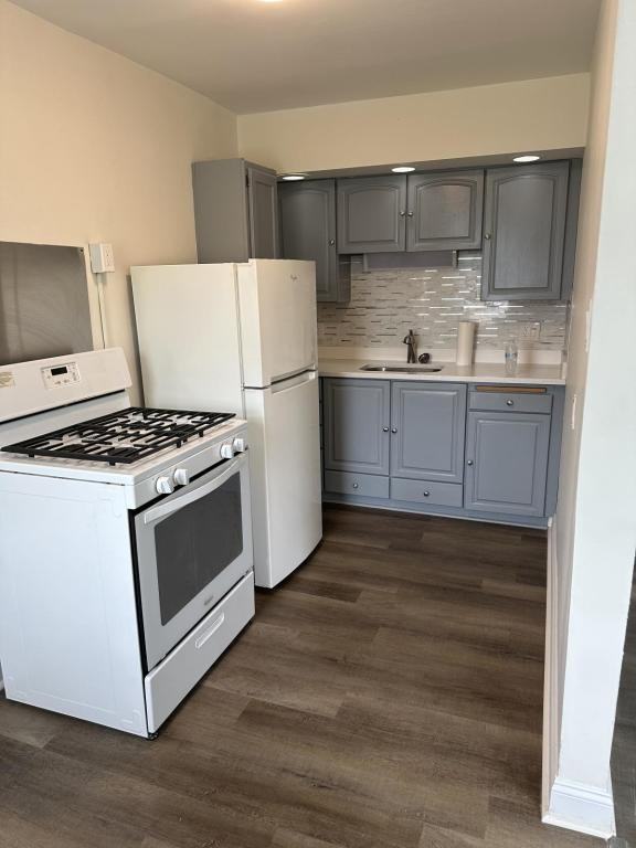 304 E Essex Ave - Photo 2 of 20
