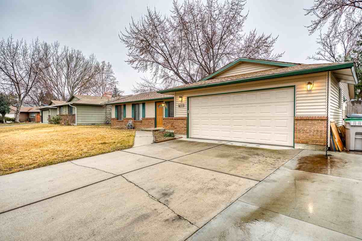 989 E Valencia St - Photo 7 of 22